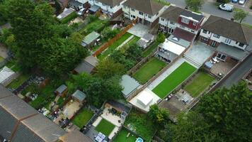alto ángulo ver de occidental lutón ciudad y residencial distrito. aéreo ver de capturado con drones cámara en 30 julio, 2023. Inglaterra, Reino Unido video