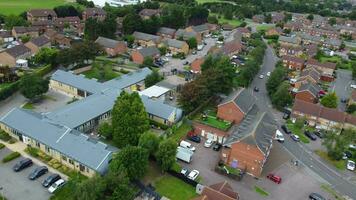 haute angle vue de occidental luton ville et Résidentiel district. aérien vue de capturé avec drone caméra sur 30 juillet, 2023. Angleterre, Royaume-Uni video