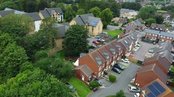 haute angle vue de occidental luton ville et Résidentiel district. aérien vue de capturé avec drone caméra sur 30 juillet, 2023. Angleterre, Royaume-Uni video