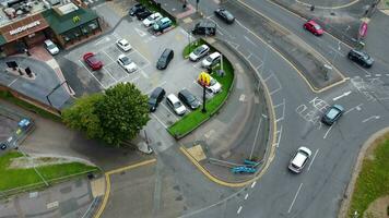 hoch Winkel Aussicht von Western Luton Stadt und Wohn Bezirk. Antenne Aussicht von gefangen mit Drohnen Kamera auf 30 Juli, 2023. England, Vereinigtes Königreich video
