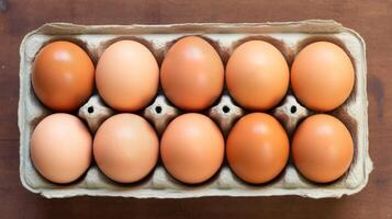 ai generado parte superior ver de crudo marrón pollo huevos en huevo caja de cartón caja. foto