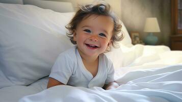 contento sonriente bebé mentiras en el cama creado con generativo Alabama tecnología. foto