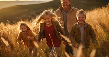 contento familia en corriendo en verano campo foto