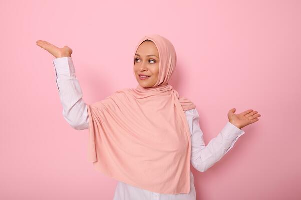 Premium Vector  Young muslim woman wearing hijab taking selfie aesthetic  profile pink background