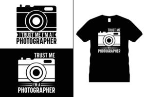 fotógrafo o cámara camiseta diseño vector. utilizar para camiseta, tazas, pegatinas, tarjetas, etc. vector
