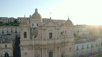 katedral av helgon nicholas av myra i noto i Sicilien. video