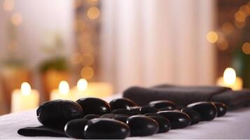 cerca arriba Disparo de negro volcánico piedras puesto en línea y un arrollado toalla en el masaje mesa en un spa salón habitación. bokeh luces en el antecedentes. generativo ai foto