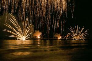 fuegos artificiales en forte dei marmi foto