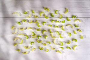 a white wall with a bunch of green apples photo