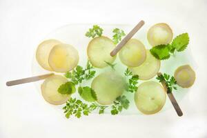 Lemon and mint photo