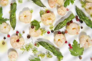 Shrimp and asparagus photo