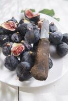 Plate of freshly picked black figsBlack fig photo