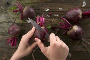 Peel the beetroot photo