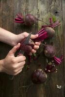 Peel the beetroot photo