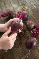 Peel the beetroot photo