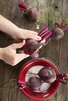 Peel the beetroot photo