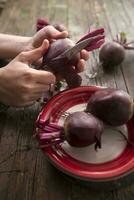 Peel the beetroot photo