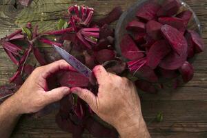 Peel the beetroot photo