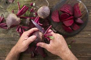 Peel the beetroot photo