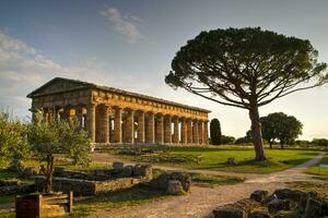 el antiguo restos de paestum foto