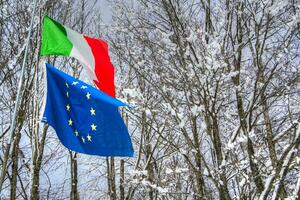 italiano y europeo banderas foto