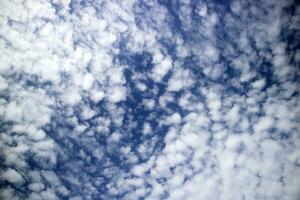 el geométrico composición de el nubes foto