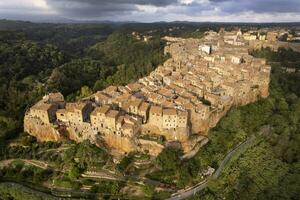 aéreo ver de pueblo de pitigliano toscana Italia foto