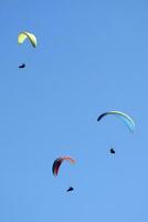 Photo shoot of the flight of a paragliding group