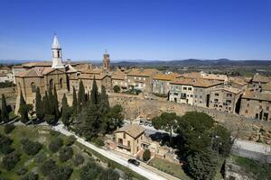 aéreo ver de el medieval pueblo de pienza siena foto