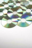 muchos discos compactos son arreglado en un circulo foto