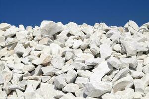 white pebbles are piled up in a pile photo
