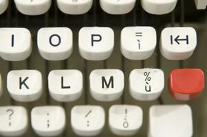 a close up of a typewriter keyboard with the letters oop photo