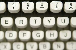 a close up of a typewriter keyboard with the letters oop photo