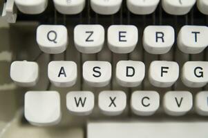 a close up of a typewriter keyboard with the letters oop photo