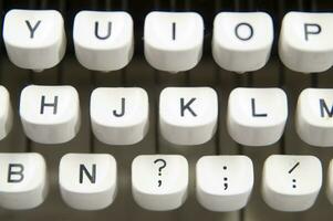 a close up of a typewriter keyboard with the letters oop photo