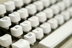 a close up of a typewriter keyboard with the letters oop photo