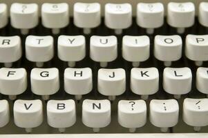 a close up of a typewriter keyboard with the letters oop photo