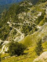 en el carreteras de el apuano Alpes Italia foto