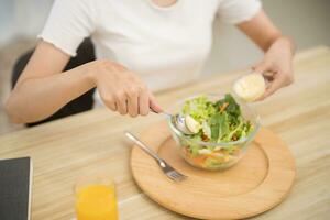 Asian woman dieting Weight loss eating fresh fresh homemade salad healthy eating concept photo