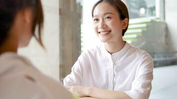 Asian business woman with customers in coffee shop video