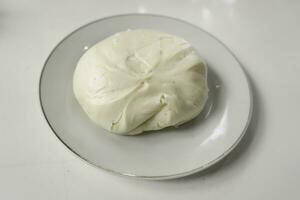 bao zi o bapao,bakpao-chino al vapor bollos, servido en un plato aislado por blanco antecedentes foto