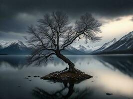 un solitario árbol soportes en el apuntalar de un lago con montañas en el antecedentes ai generado foto