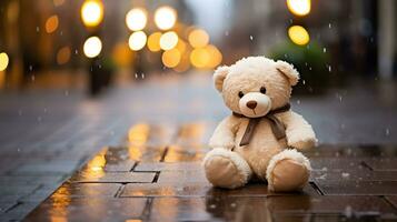 osito de peluche oso juguete sentado en el calle piso en lluvia foto