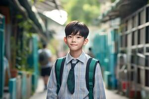 asiático estudiante chico con mochila. concepto de espalda a escuela. ai generado foto