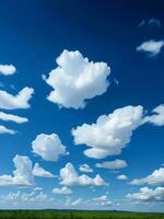 un campo con algunos nubes en el cielo ai generado foto