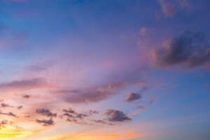 paisaje de crepúsculo cielo antes de noche foto