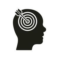 meta, enfocar, objetivo, objetivo silueta icono. flecha en humano cerebro glifo pictograma. centrado en el objetivo persona sólido signo. concentración intelectual proceso símbolo. aislado vector ilustración.