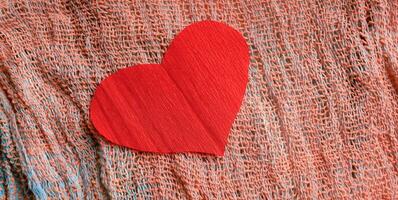 San Valentín día antecedentes. regalos, papel picado, san valentin día concepto. plano poner, parte superior vista, Copiar espacio, bandera antecedentes. foto