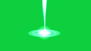 blå ljus lysande kraft energi rasa vertikal kraftfull kul explosion effekt på grön skärm bakgrund video