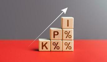 kpi texto en de madera bloquear y incrementar porcentaje. llave actuación indicador, crecimiento, negocio estrategia, objetivos, medida éxito, objetivo logro, planificación, interés, actuación resultados concepto. foto